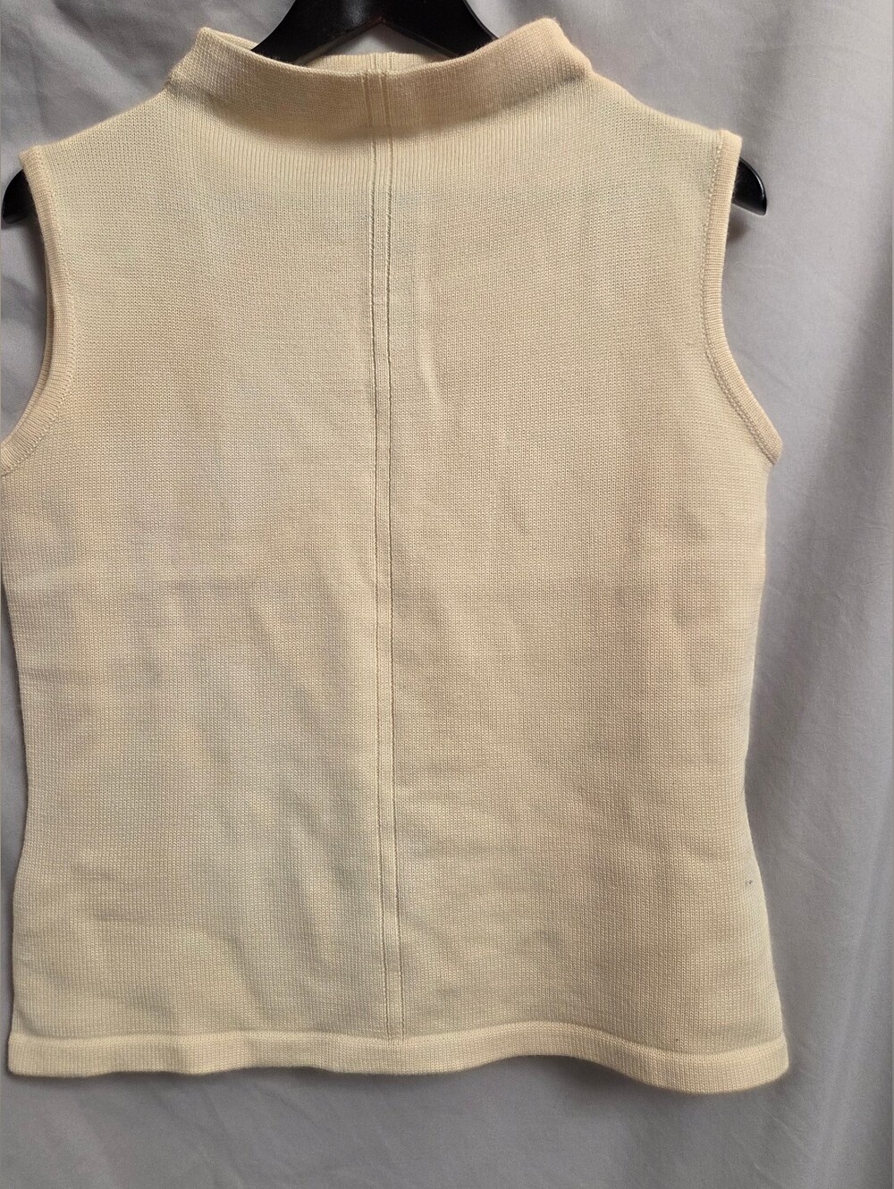 Apart Impressions Women's Cream Sleeveless Crewneck Knit Top